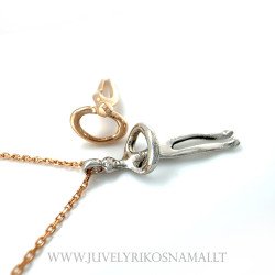 Mylimieji. Apsikabinusi pora. Auksinis pakabukas su grandinėle