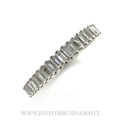 Sidabrinis žiedas dekoruotas akučių eilute