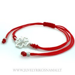 Raudono siūlo apyrankė su sidabriniu pakabuku "Keturlapis dobilas"