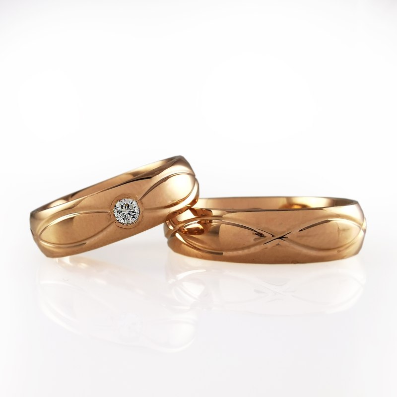Raudono aukso vestuviniai žiedai su begalybės ženklu
