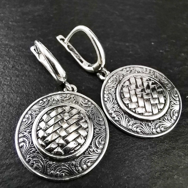 Sidabriniai kabantys auskarai Sidabriniai kabantys auskarai